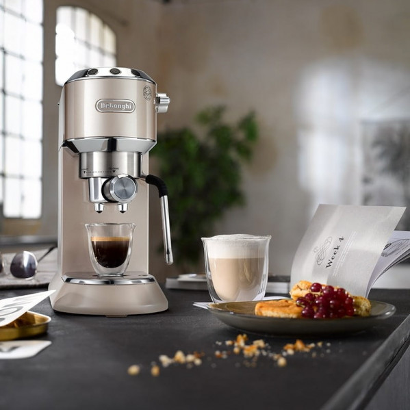 Кавоварка рожкова Delonghi EC 885 BG